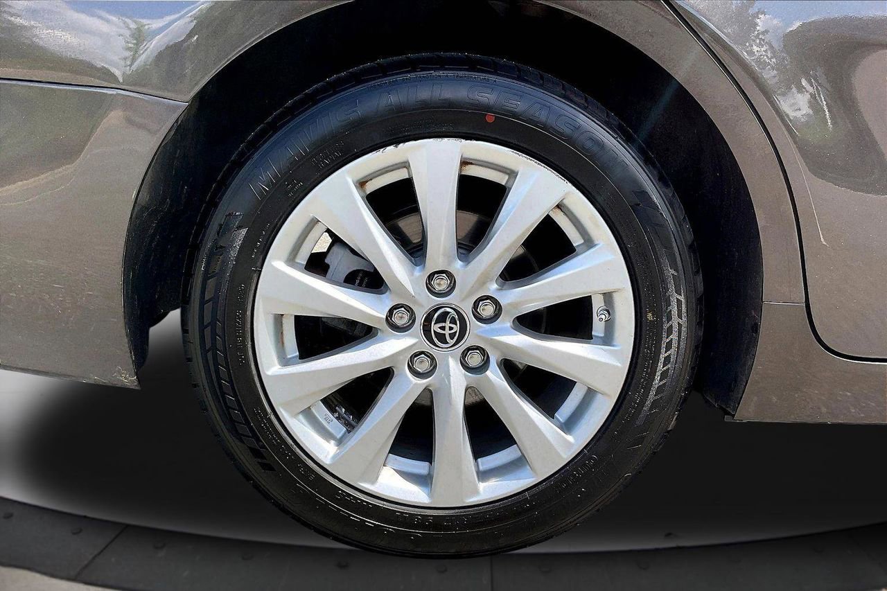 Used 2018 Toyota Camry LE FWD image 33