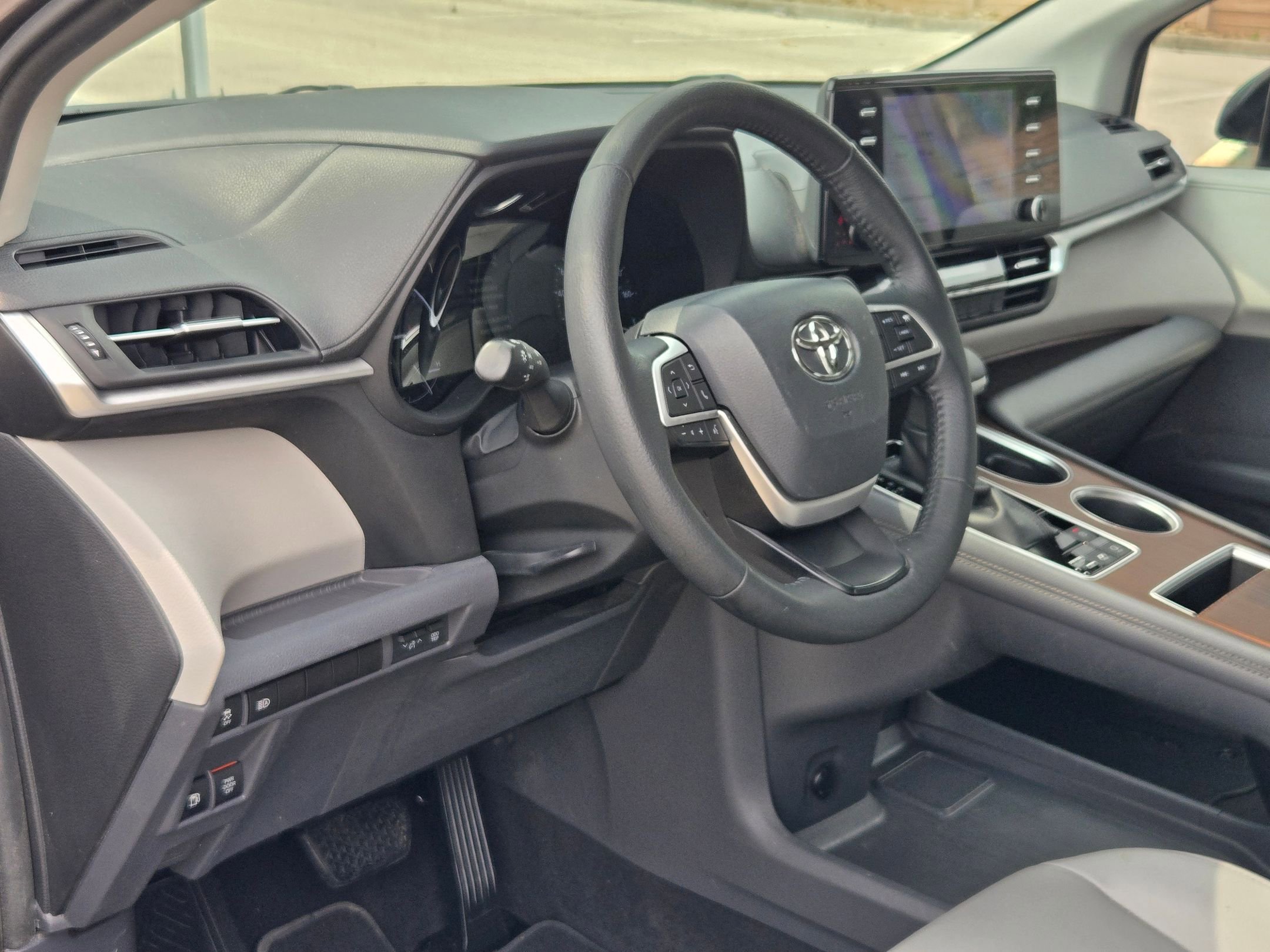 Used 2022 Toyota Sienna XLE FWD image 13