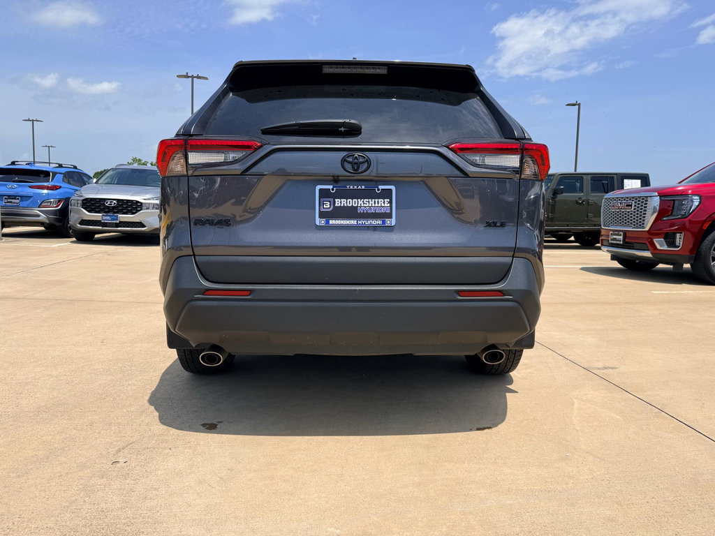 Used 2025 Toyota RAV4 XLE w/ Convenience Package FWD image 7