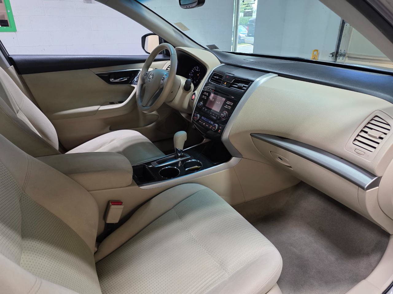 Used 2014 Nissan Altima 2.5 SV w/ Convenience Package FWD image 25