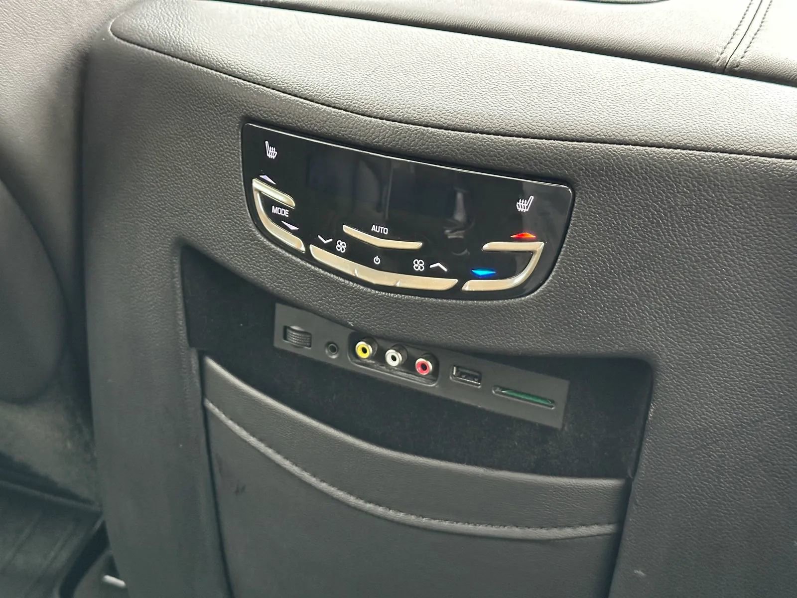 Used 2016 Cadillac Escalade ESV Premium AWD/4WD image 26