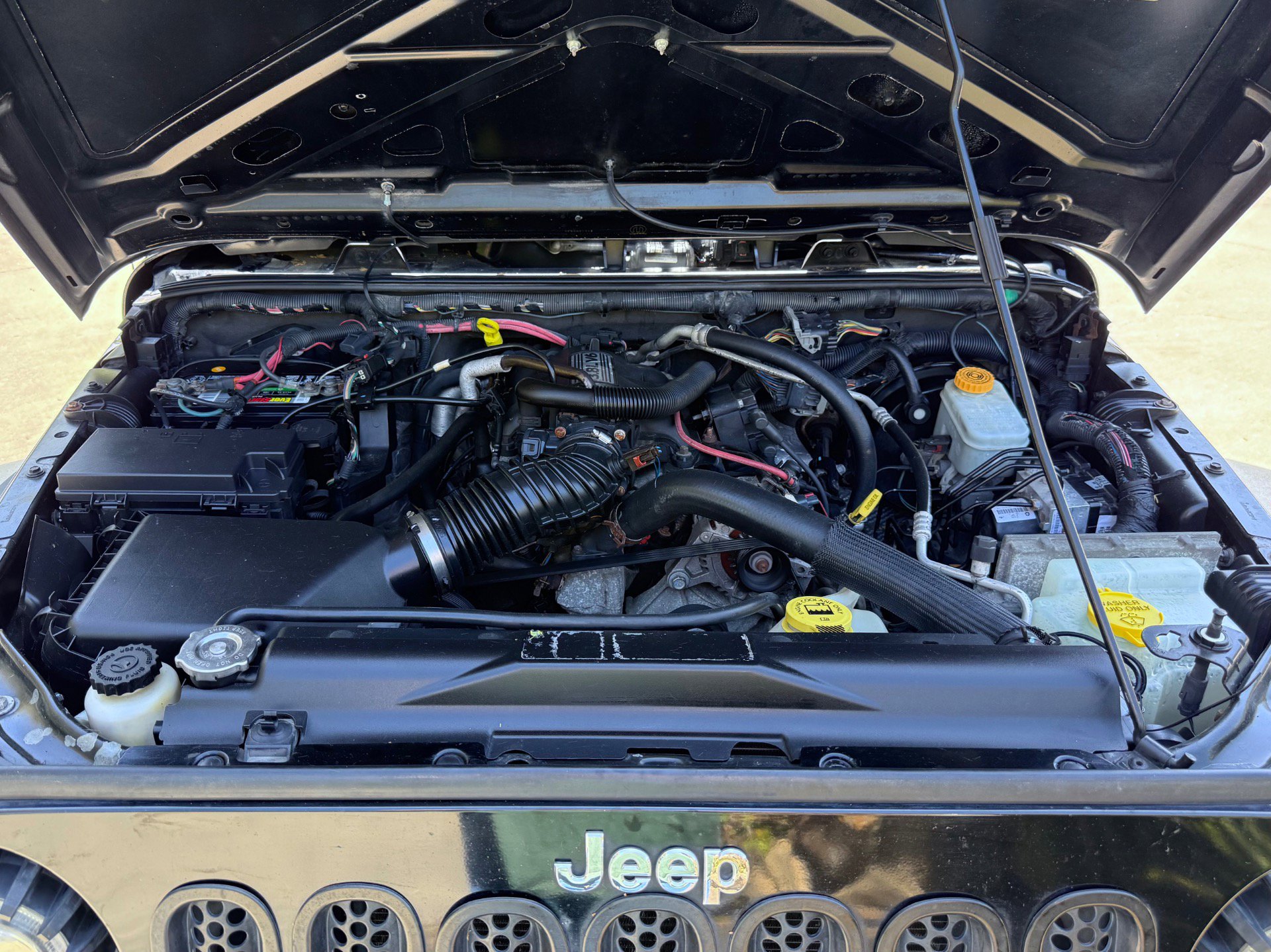 Used 2011 Jeep Wrangler Unlimited Rubicon w/ Connectivity Group image 4