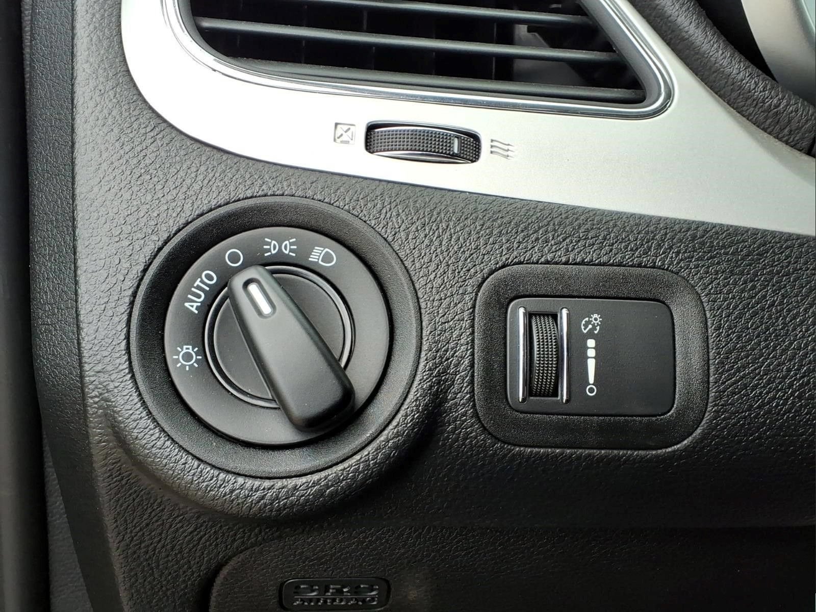 Used 2020 Dodge Journey SE w/ SE Popular Equipment Group FWD image 27