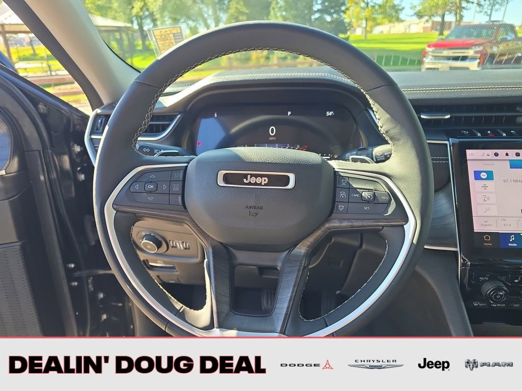 Used 2023 Jeep Grand Cherokee Limited image 15