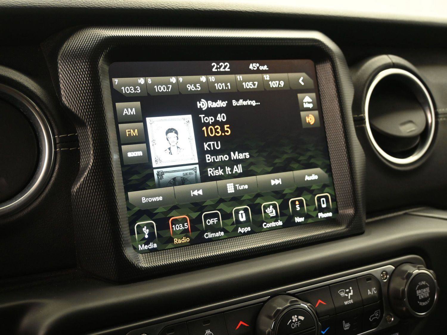 Used 2018 Jeep Wrangler Unlimited Sahara image 4