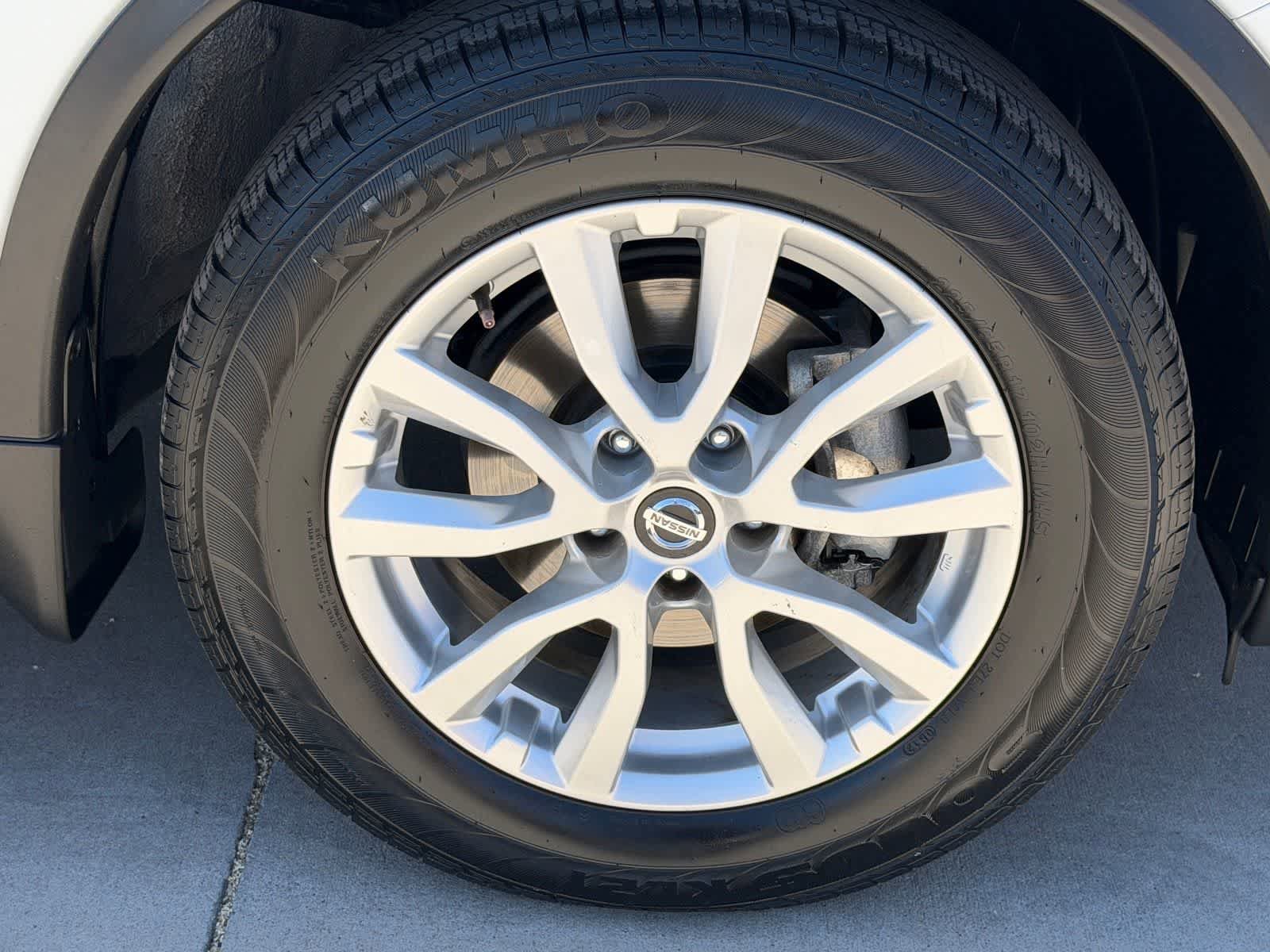 Used 2017 Nissan Rogue SV w/ SV Premium Package FWD image 9
