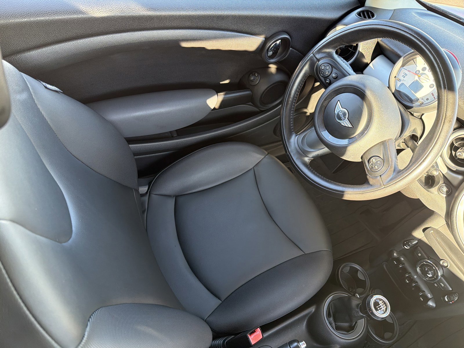 Used 2011 MINI Cooper Hardtop image 9