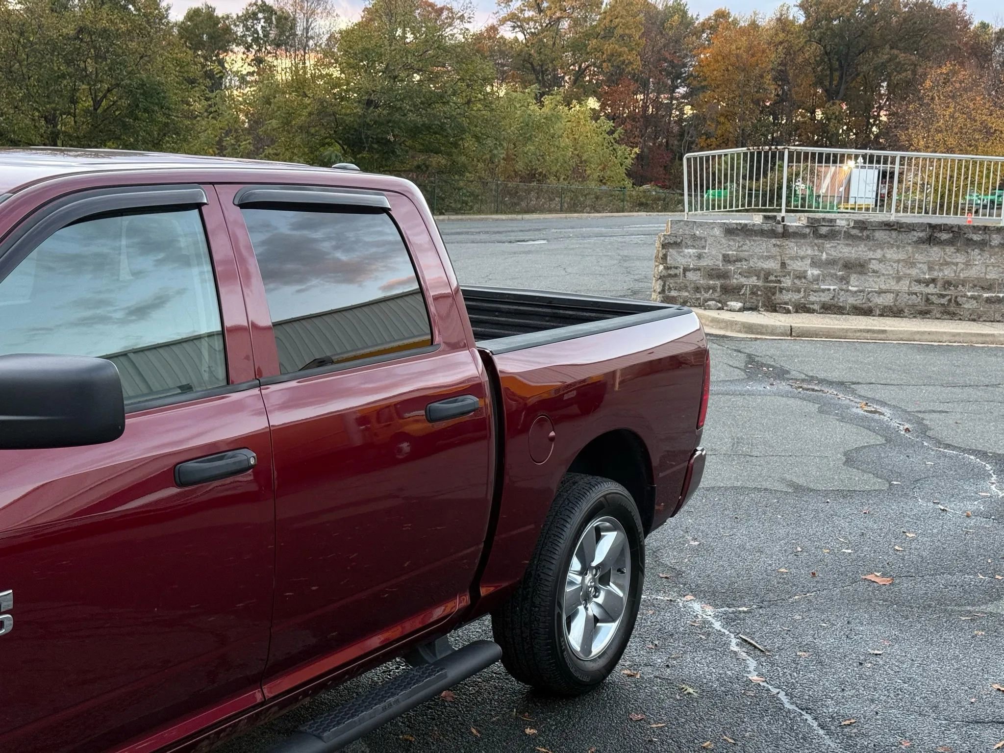 Used 2017 RAM 1500 Express AWD/4WD image 3