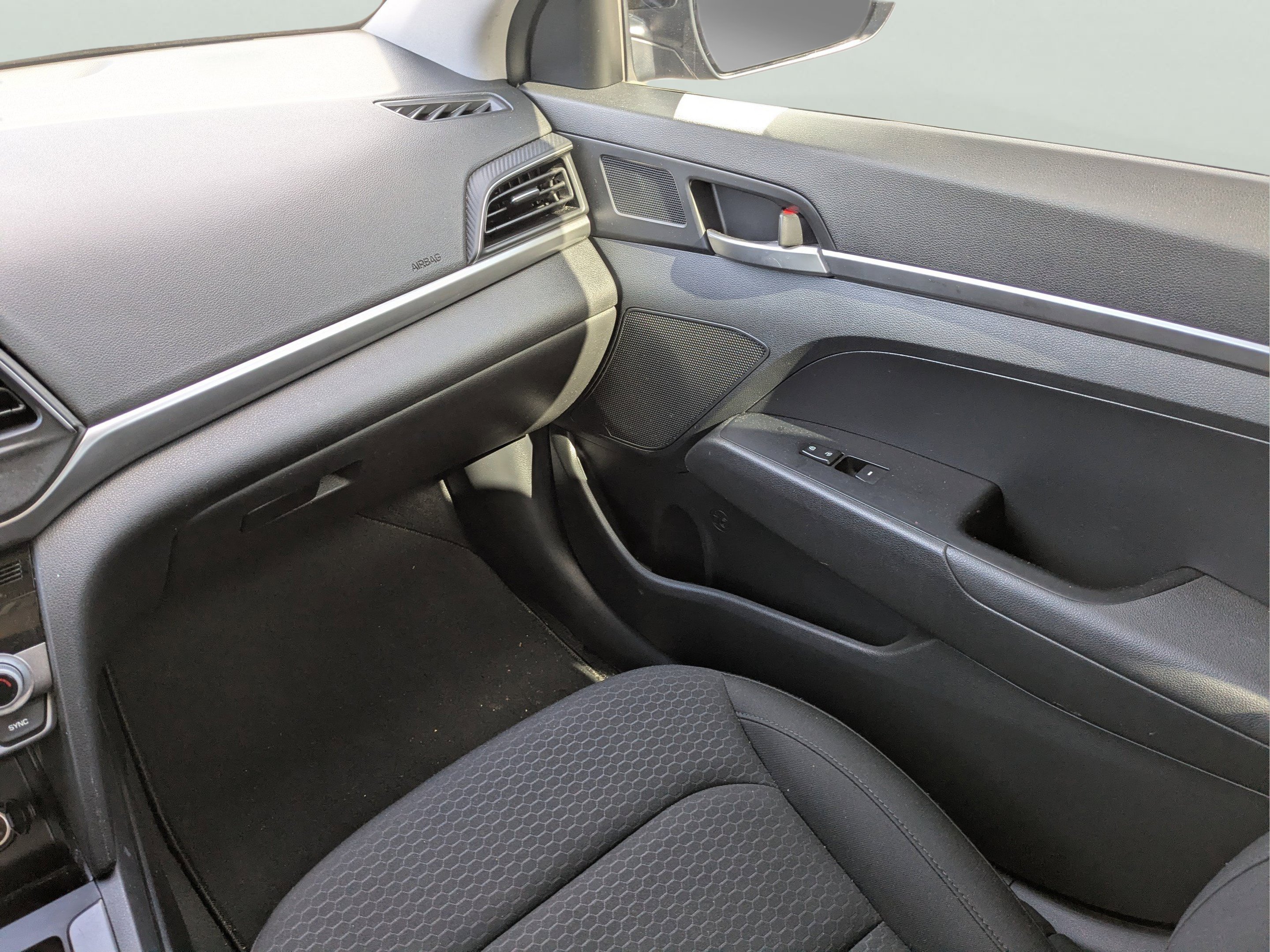 Used 2020 Hyundai Elantra SE w/ Cargo Package (C1) FWD image 13