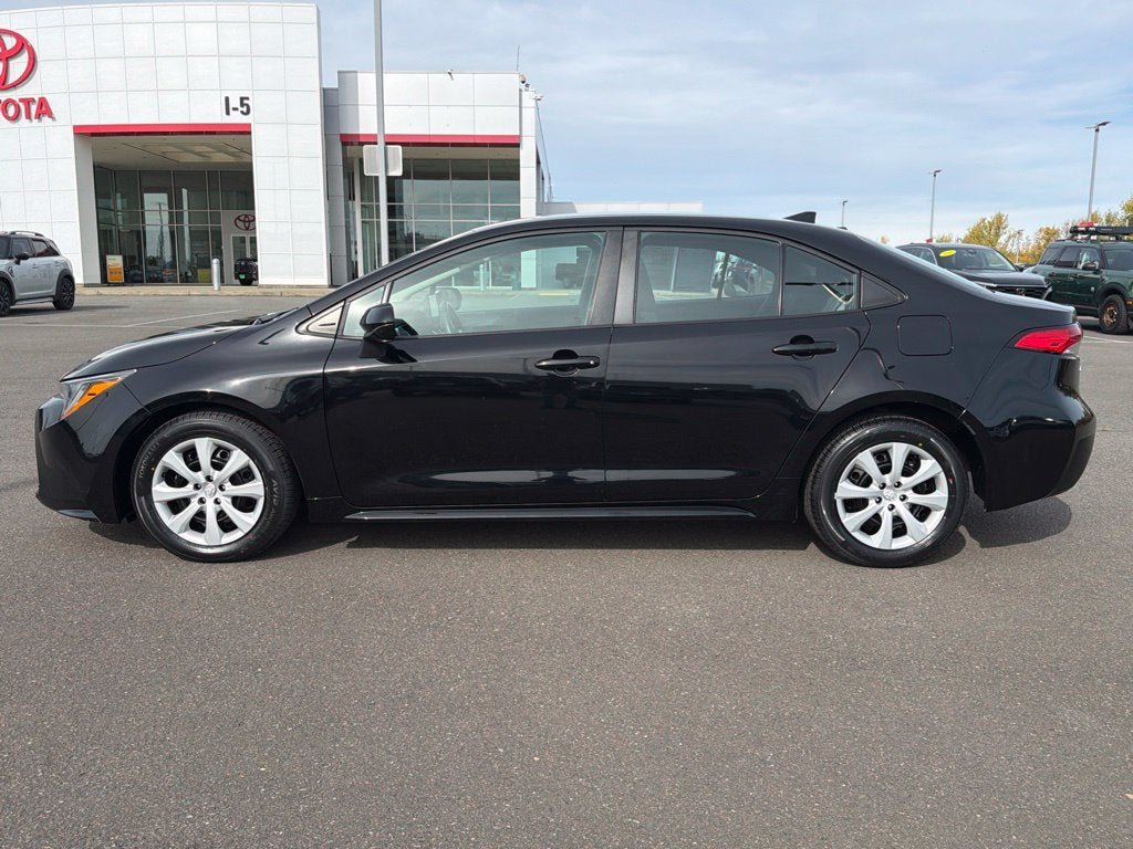 Used 2024 Toyota Corolla LE FWD image 10