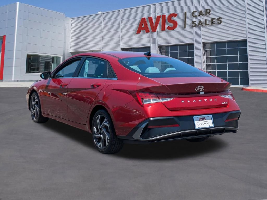 Used 2025 Hyundai Elantra Limited FWD image 9