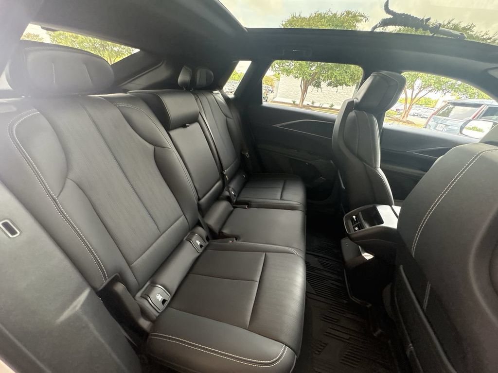 Certified 2025 Cadillac Lyriq Luxury AWD/4WD image 28