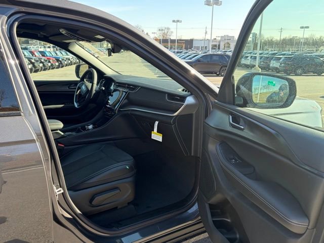 New 2025 Jeep Grand Cherokee Altitude w/ Trailer Tow Package image 27