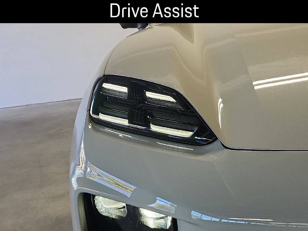 Certified 2026 Porsche Macan 4 Electric AWD/4WD image 9