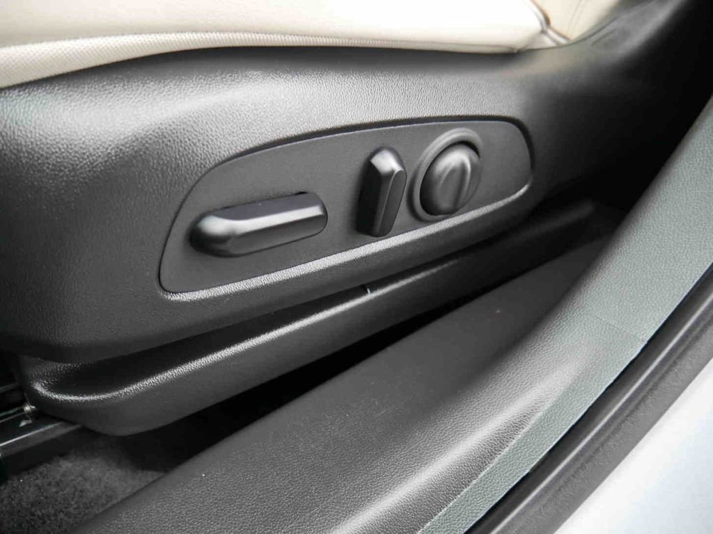 Used 2024 Buick Encore GX Avenir w/ Avenir Technology Package image 28