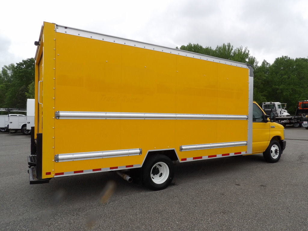 Used 2021 Ford E-350 and Econoline 350 Super Duty RWD image 8
