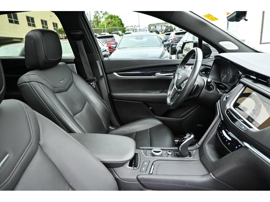Certified 2024 Cadillac XT5 Premium Luxury w/ Technology Package AWD/4WD image 8