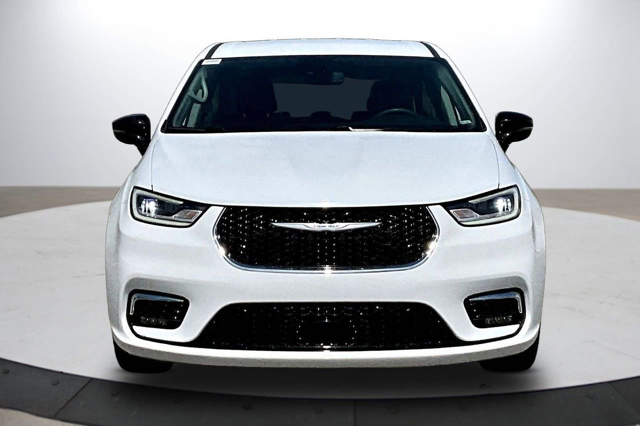 Certified 2024 Chrysler Pacifica Touring-L FWD image 3