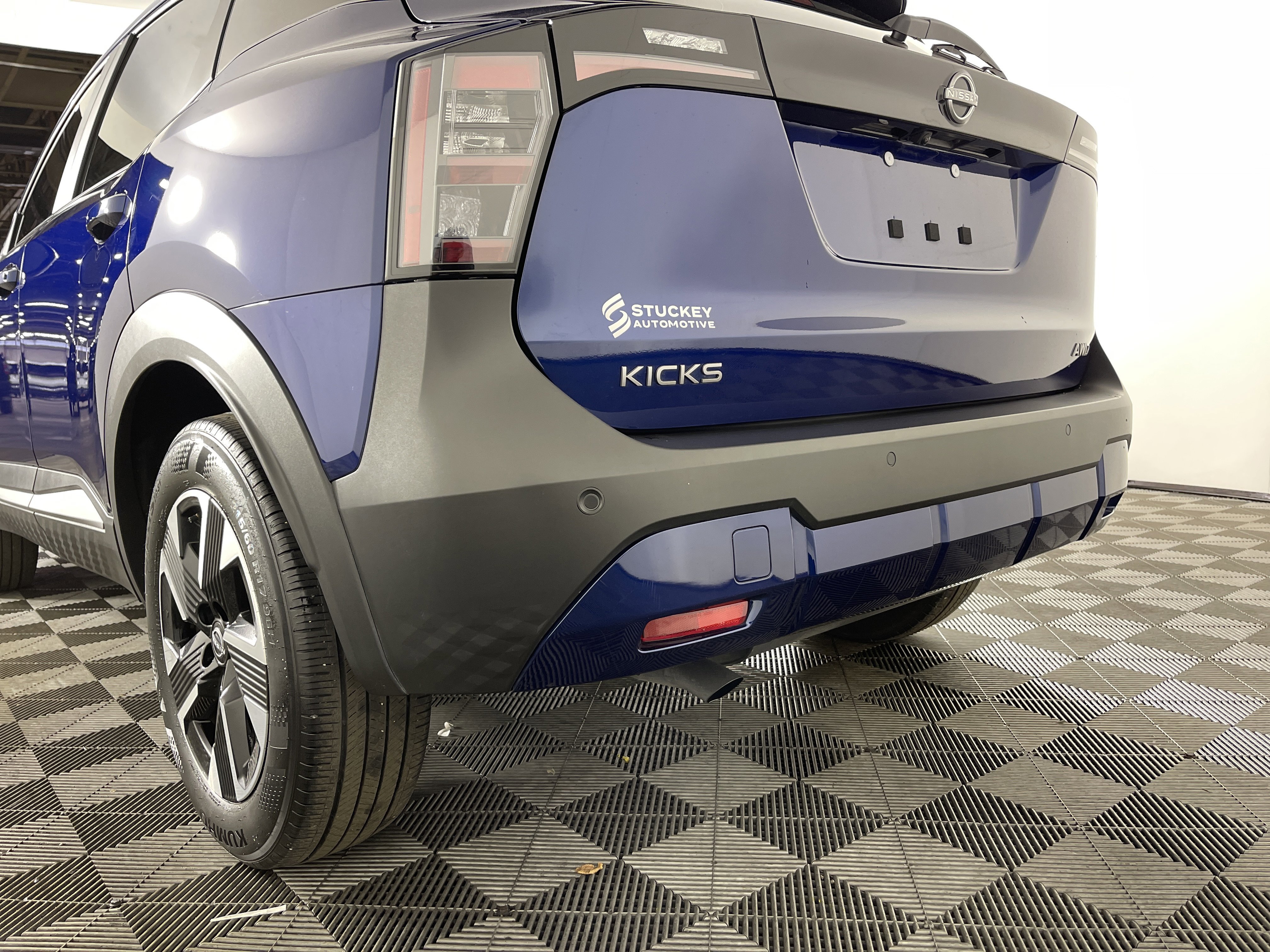 Used 2025 Nissan Kicks SV image 6