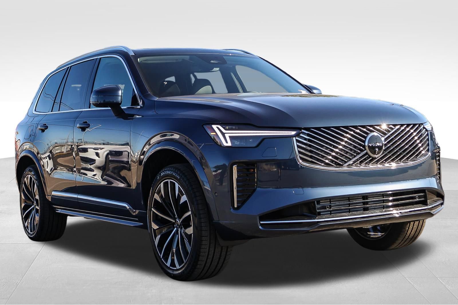 New 2026 Volvo XC90 T8 Ultra w/ Protection Package AWD/4WD image 3