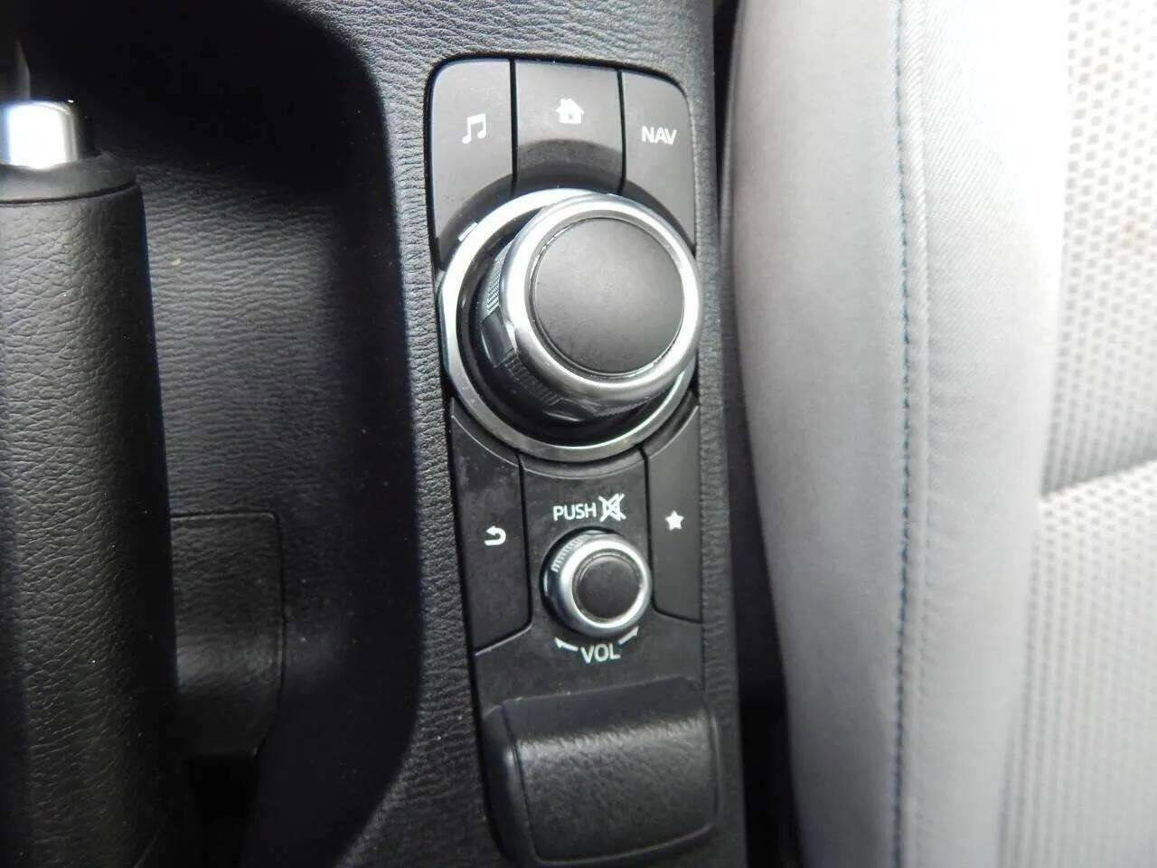 Used 2019 Toyota Yaris XLE image 26