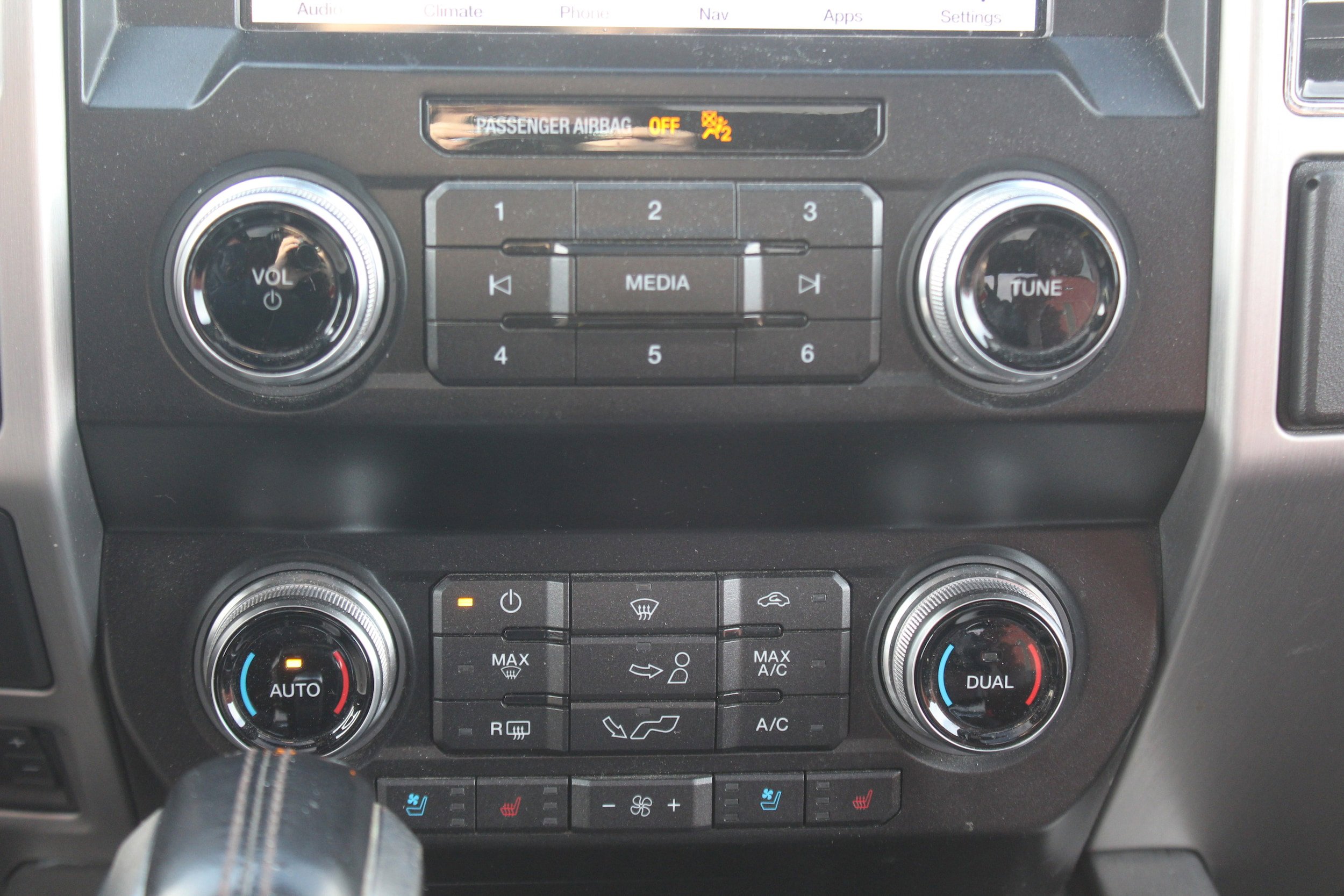 Used 2019 Ford F150 Platinum w/ Equipment Group 701A Luxury AWD/4WD image 13