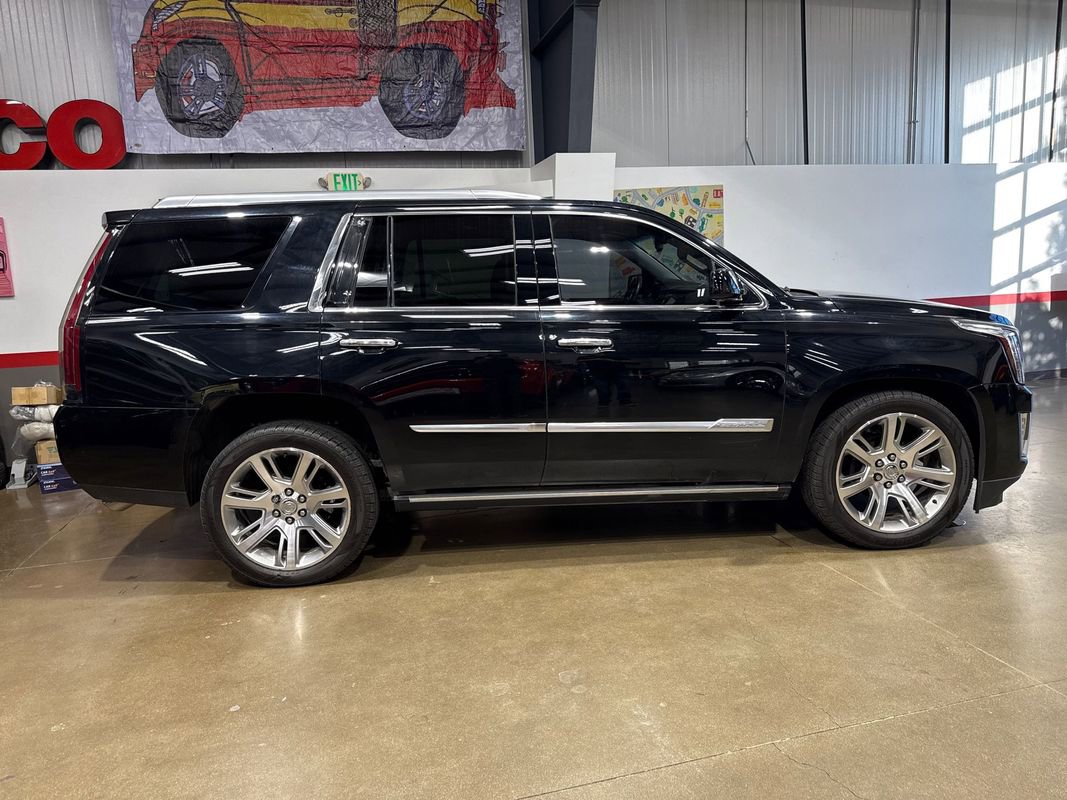 Used 2015 Cadillac Escalade Premium image 3