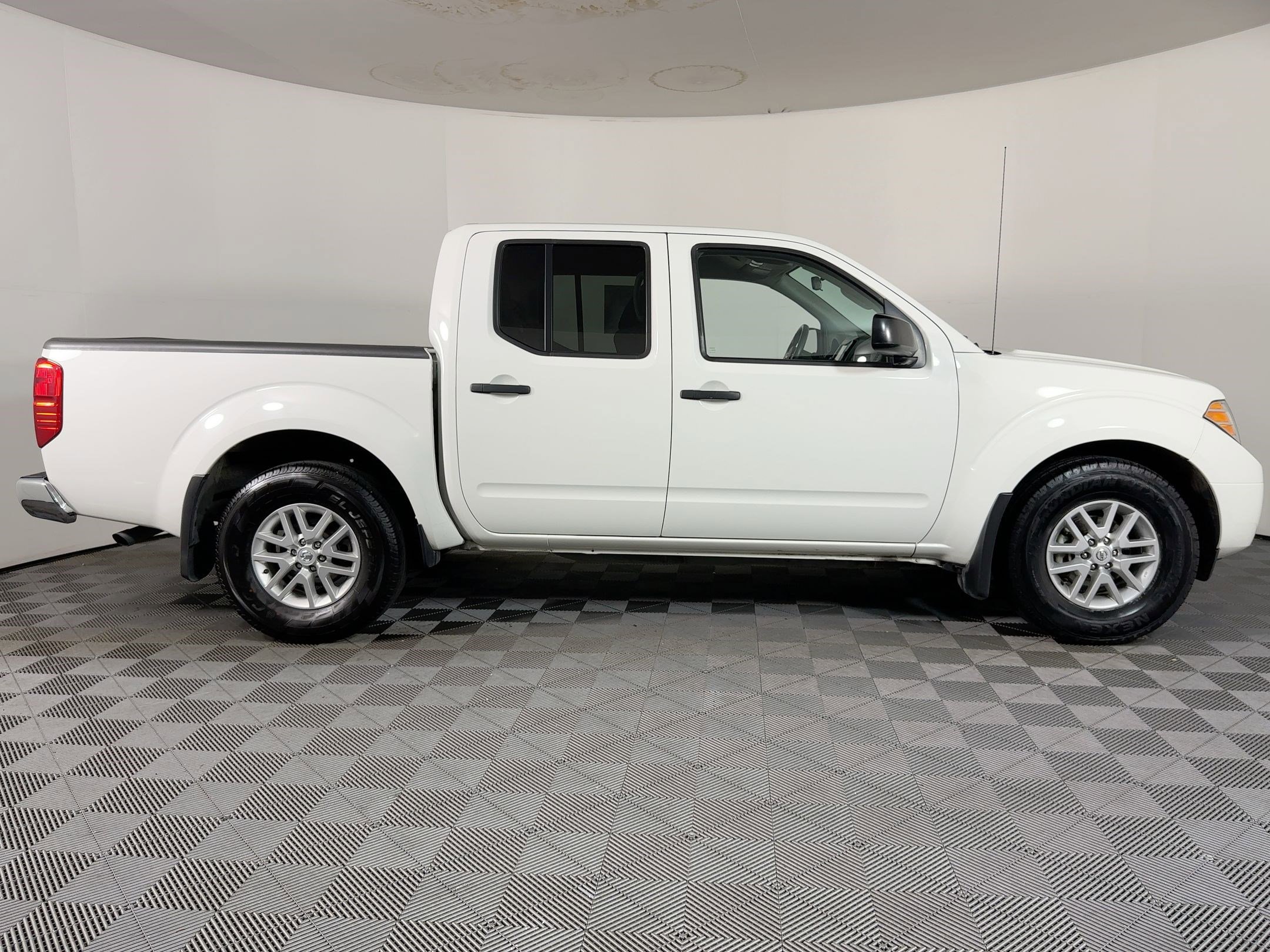 Used 2021 Nissan Frontier SV image 7
