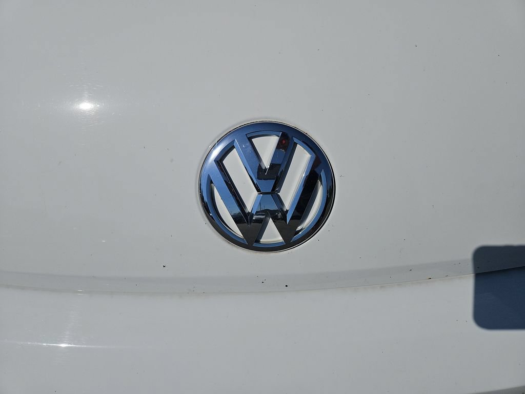 Used 2015 Volkswagen Beetle 1.8T Classic FWD image 4