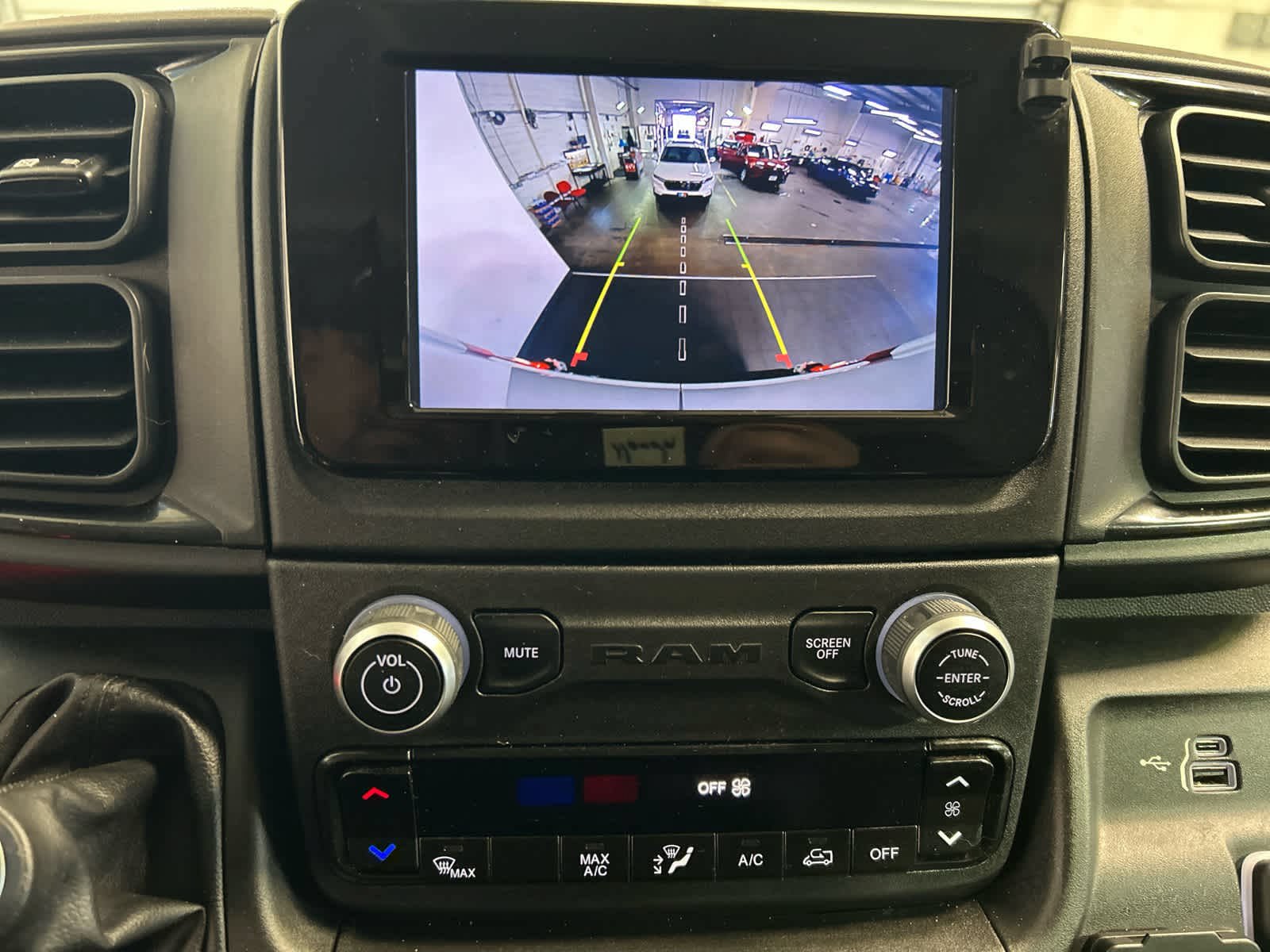 Used 2023 RAM ProMaster 2500 FWD image 6