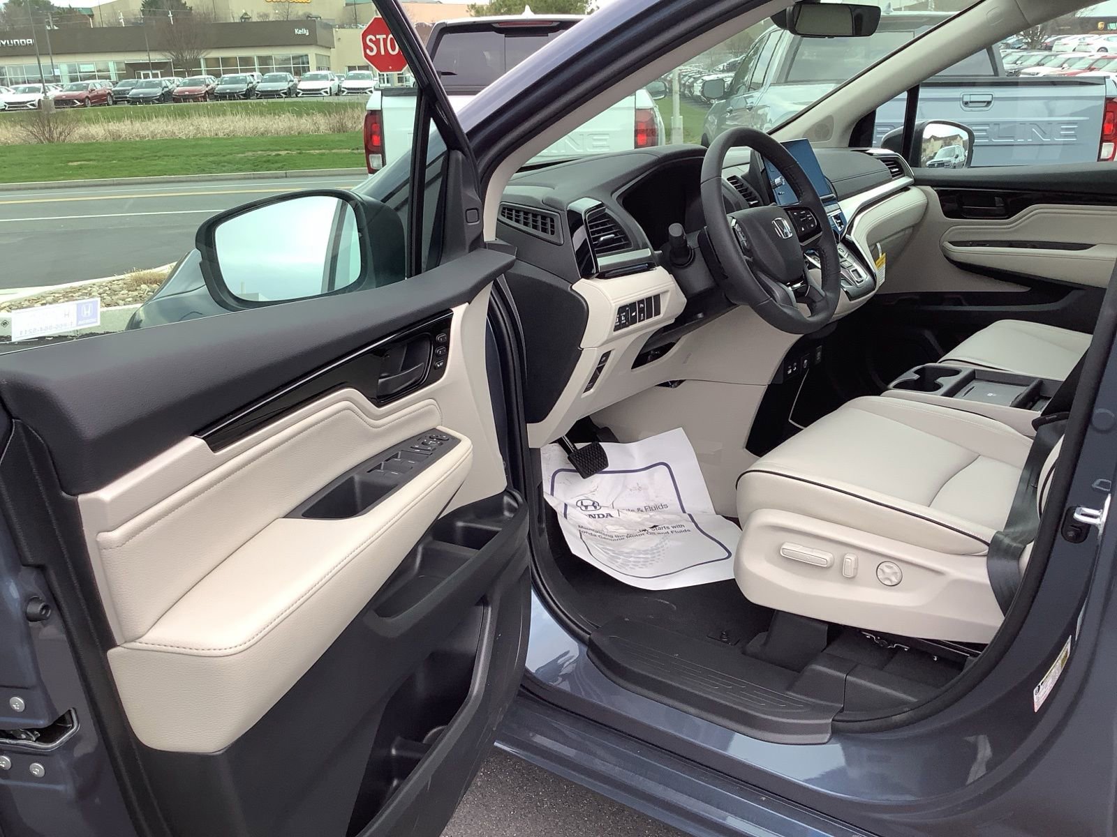 New 2026 Honda Odyssey Touring image 11