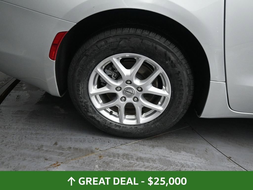 Used 2024 Chrysler Voyager LX image 18