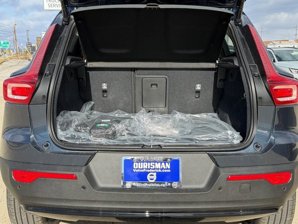 New 2026 Volvo XC40 B5 Ultra w/ Protection Package Premier image 15