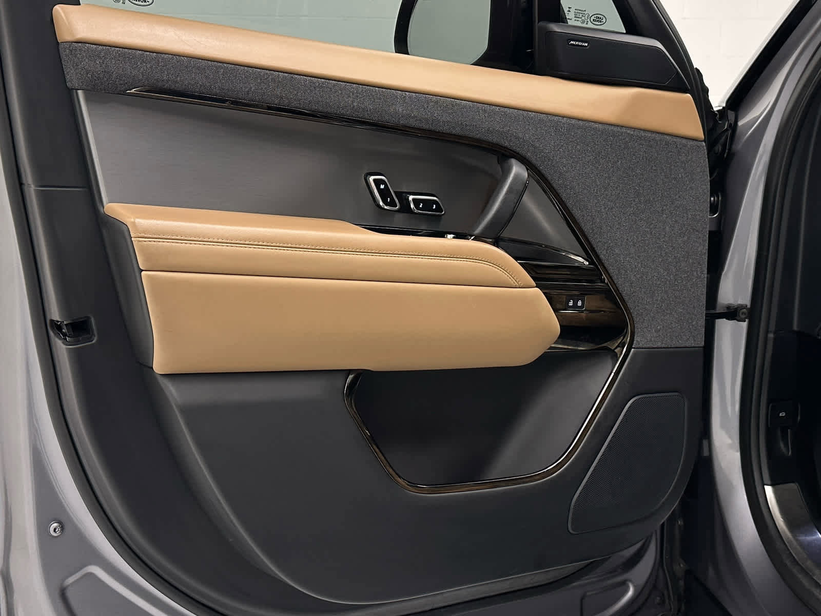 Used 2024 Land Rover Range Rover Sport SE image 22