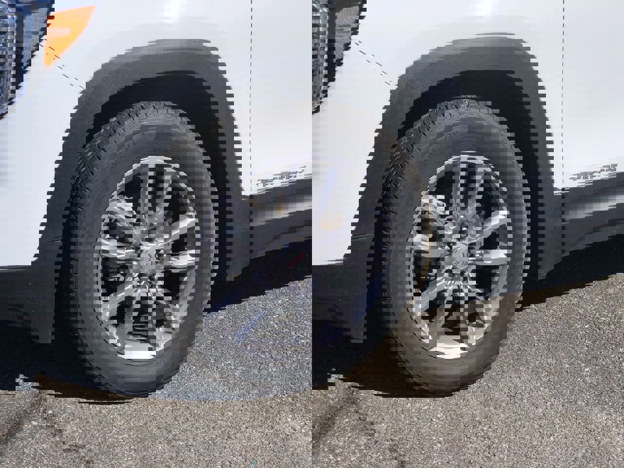 Used 2022 GMC Terrain SLT image 2