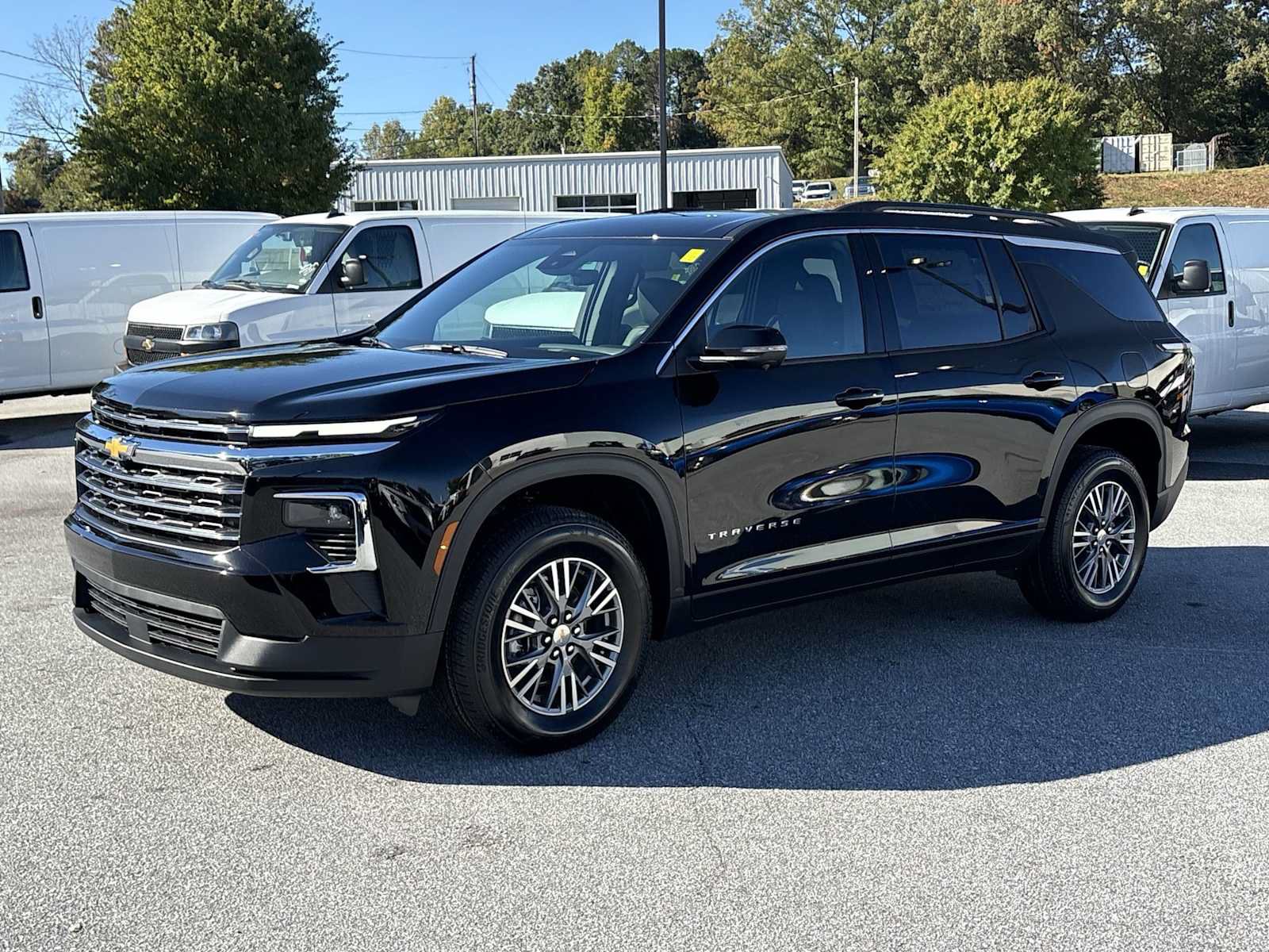 New 2027 Chevrolet Traverse LT w/ Driver Confidence Package FWD image 2