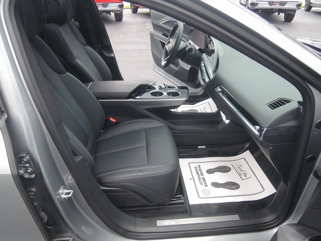 Used 2024 Cadillac Lyriq Luxury w/ LPO, Floor Liner Package image 43