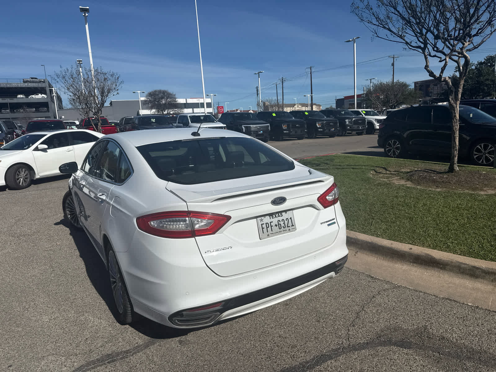 Used 2014 Ford Fusion Titanium image 3