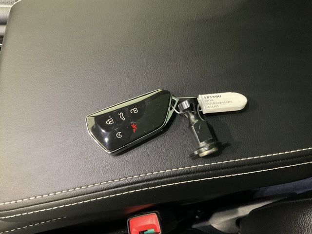 Used 2024 Volkswagen Atlas Cross Sport SEL Premium R-Line image 22