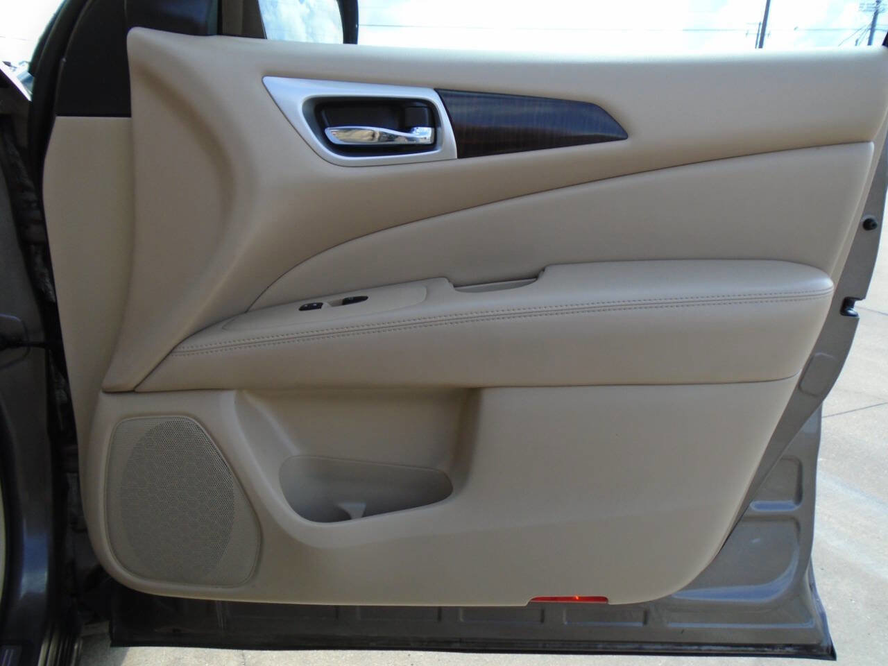 Used 2014 Nissan Pathfinder Platinum w/ Platinum Premium Package FWD image 33