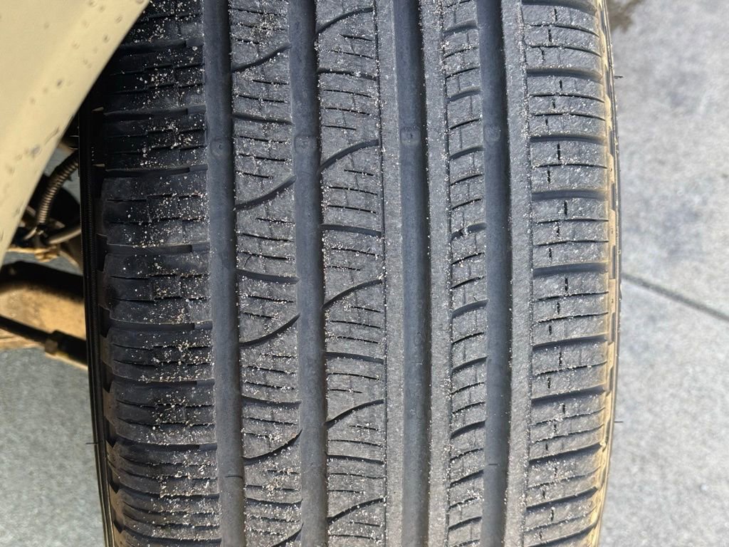 Used 2024 Jeep Grand Cherokee Limited w/ Luxury Tech Group II image 11