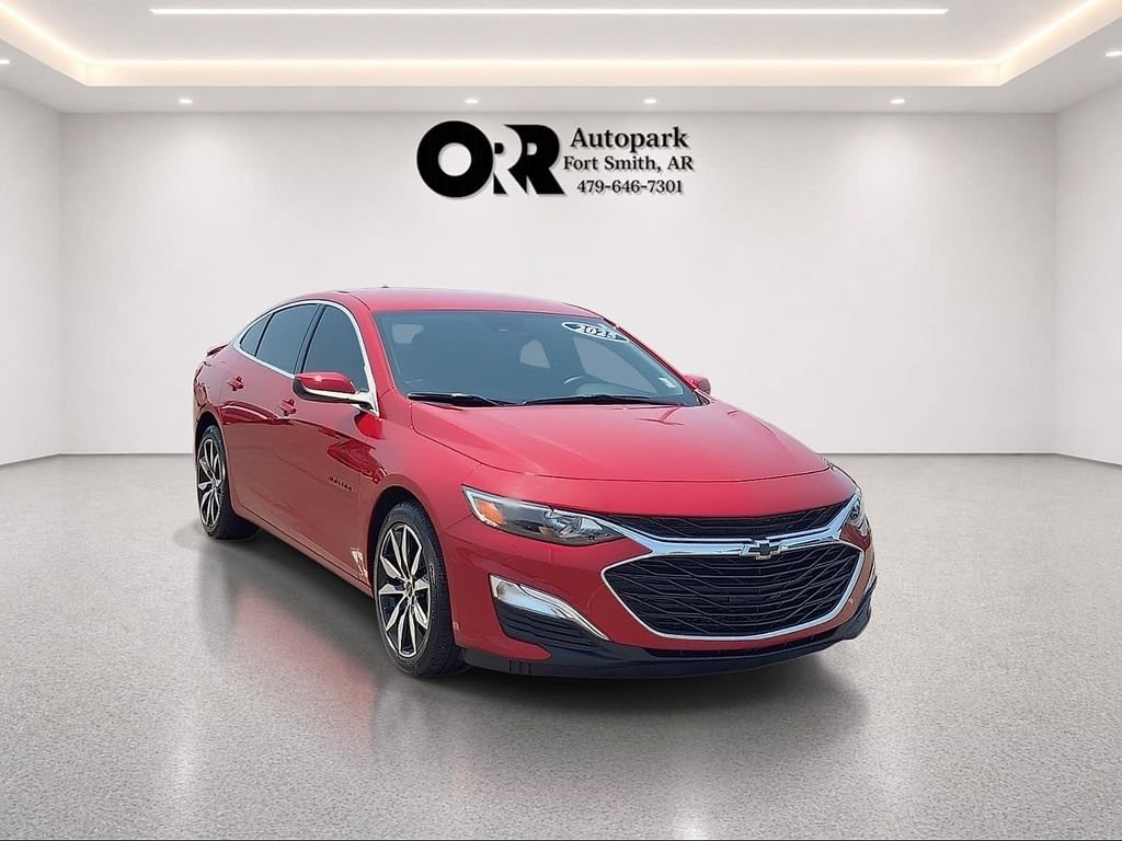 Used 2025 Chevrolet Malibu RS FWD image 1