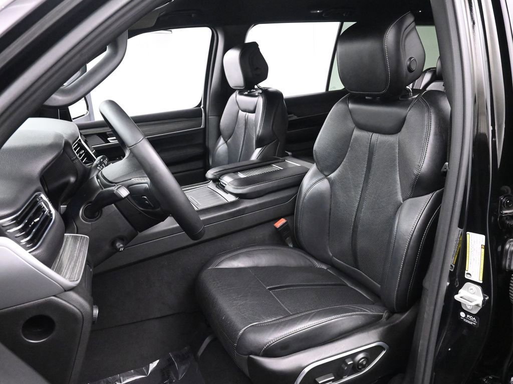 Used 2024 Jeep Wagoneer L Series II w/ Flexible Seating Group image 12