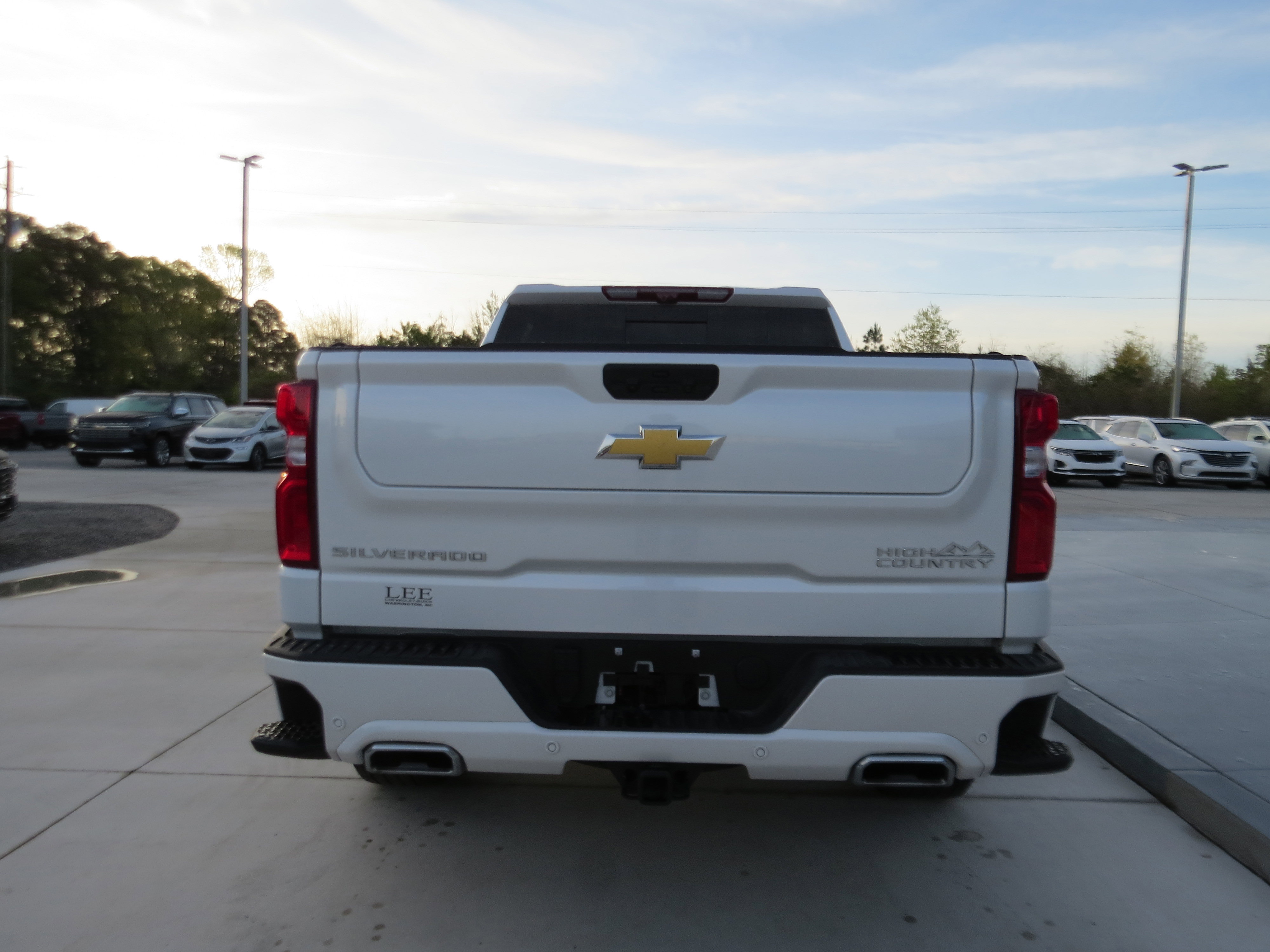 Used 2025 Chevrolet Silverado 1500 High Country AWD/4WD image 5