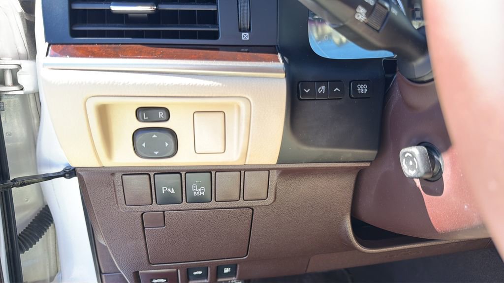 Used 2016 Lexus ES 350 w/ Navigation System Package image 19