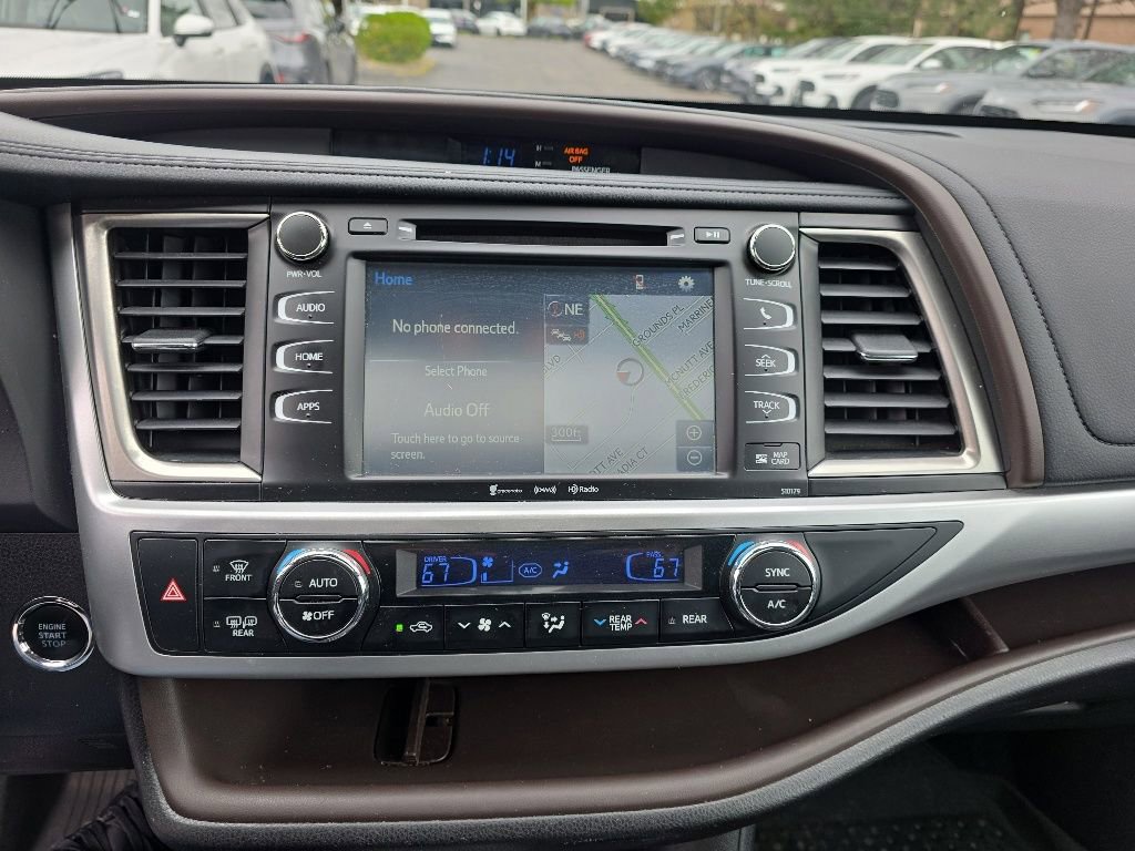 Used 2018 Toyota Highlander XLE AWD/4WD image 18