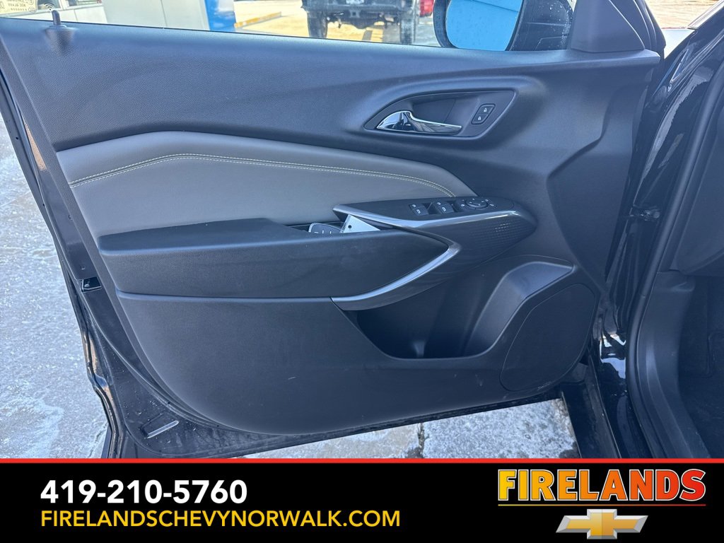 Certified 2025 Chevrolet Trax ACTIV w/ Sunroof Package image 13