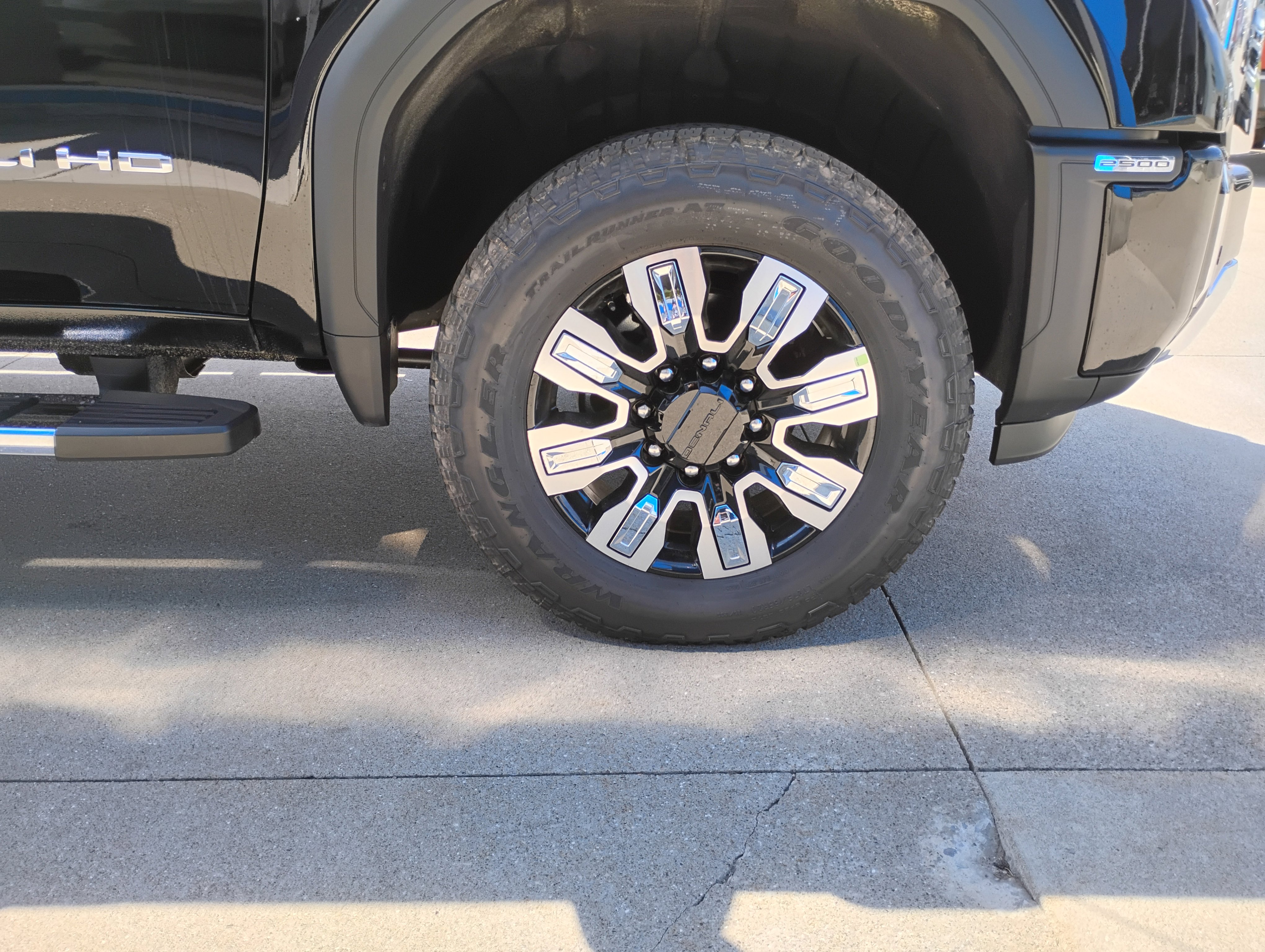 New 2025 GMC Sierra 2500 Denali w/ Max Trailering Package image 17