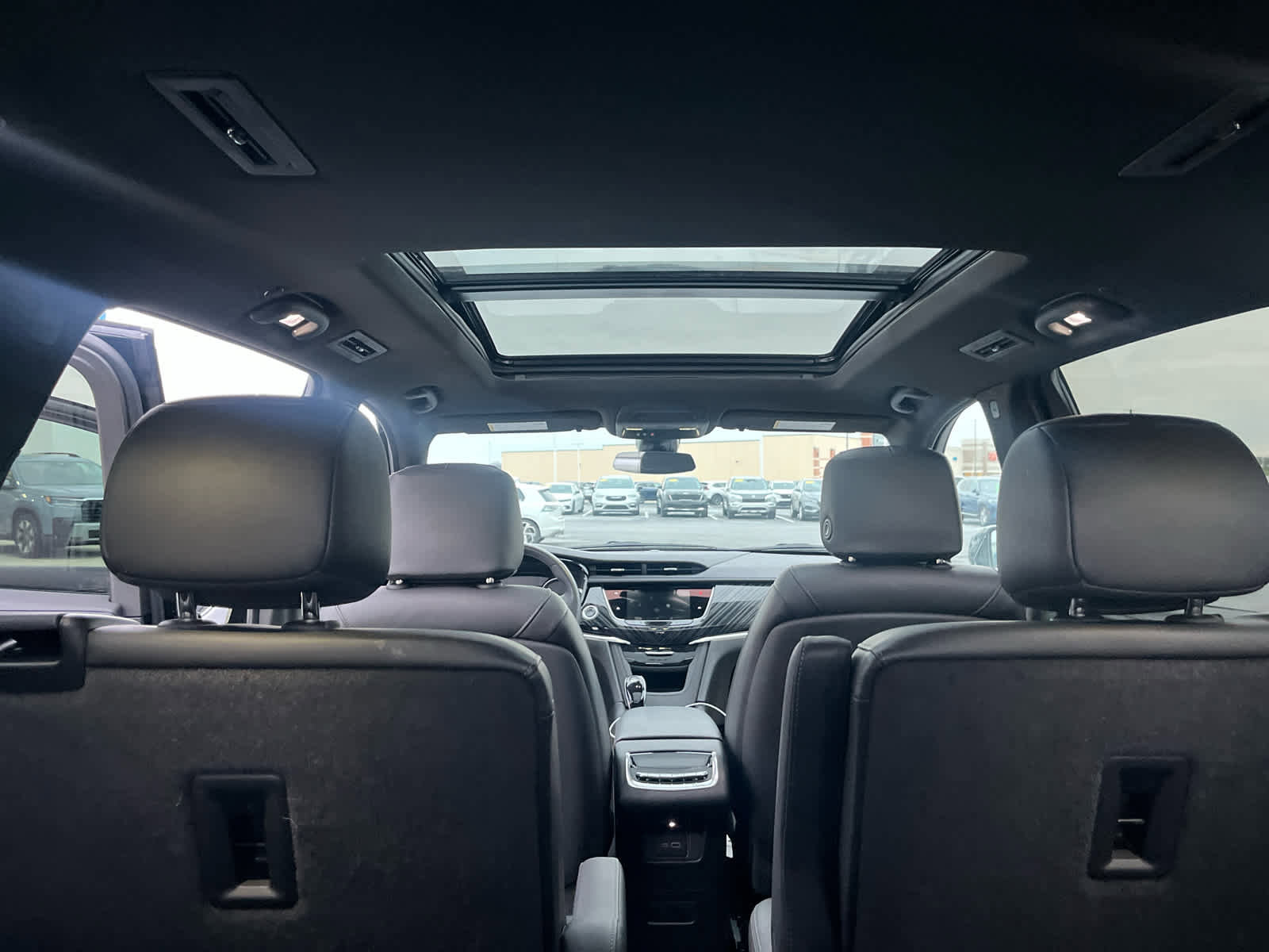 Used 2025 Cadillac XT6 Premium Luxury image 36