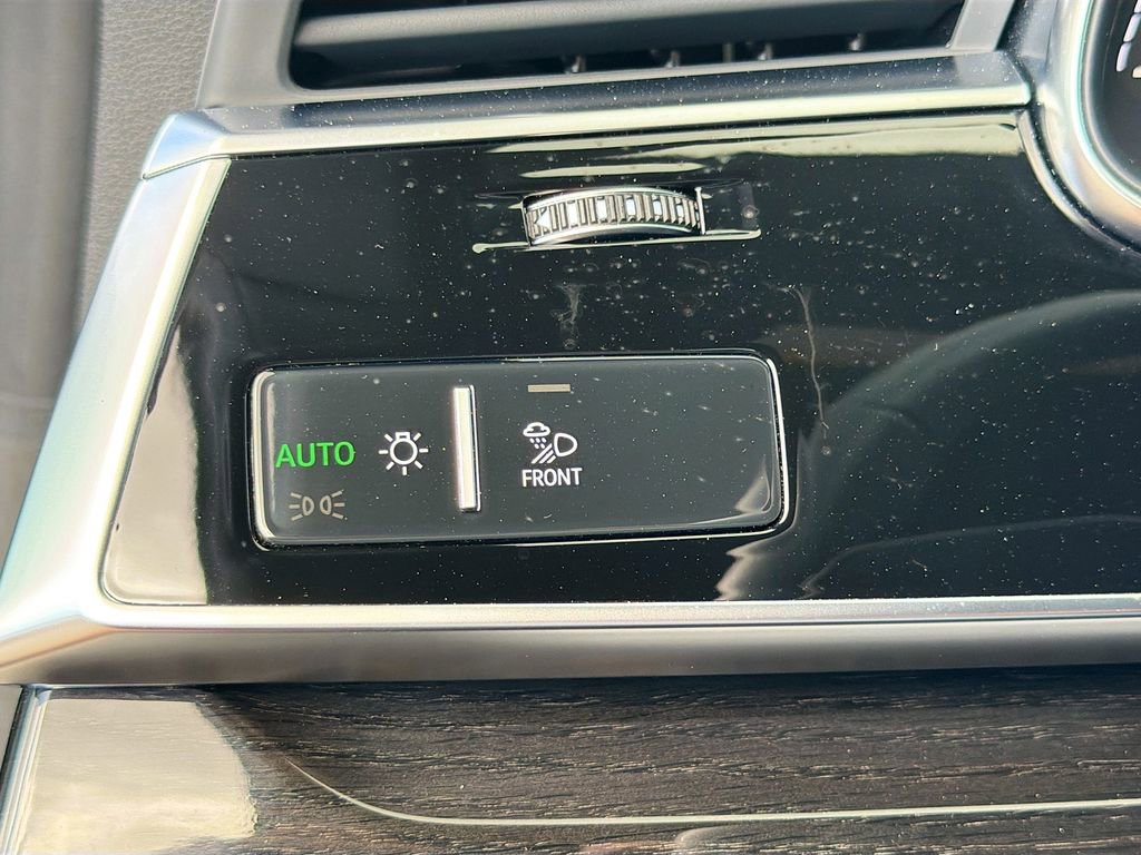 Used 2025 Audi Q8 Prestige image 39